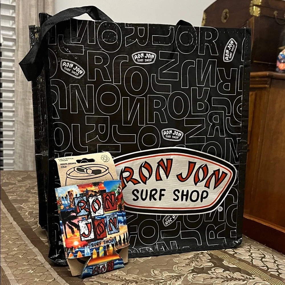 BEACH BUNDLE BABY!! ๐ ๐โโ๏ธ ๐ด
RON JON Set- Medium hoodie, Tote Bag and Cousy - Picture 6 of 8